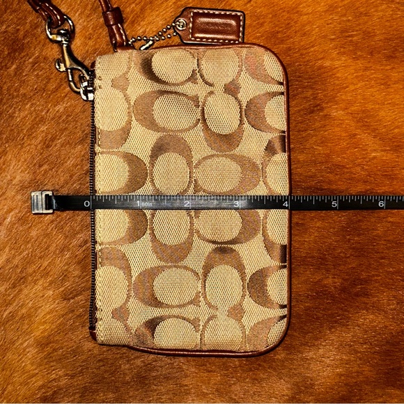 Coach wristlet - Picture 4 of 9